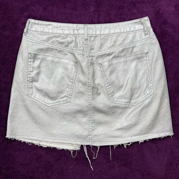 Forever 21 Silver Metallic Coated Cutoff Denim Jean Skirt Size Large - Picture 2 of 6